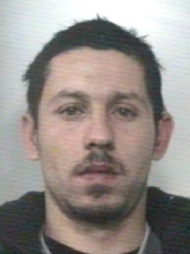 Non si fermano all'alt dei carabinieri, arrestati