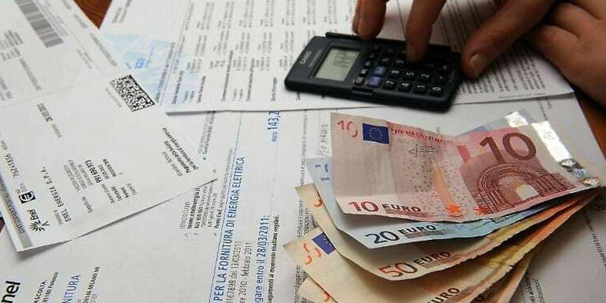 Bollette, maxi stangata su famiglie e imprese: +131% luce, +94% gas
