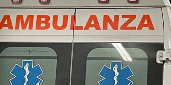 Giocano in un casolare abbandonato e il pavimento cede: ferito un 13enne