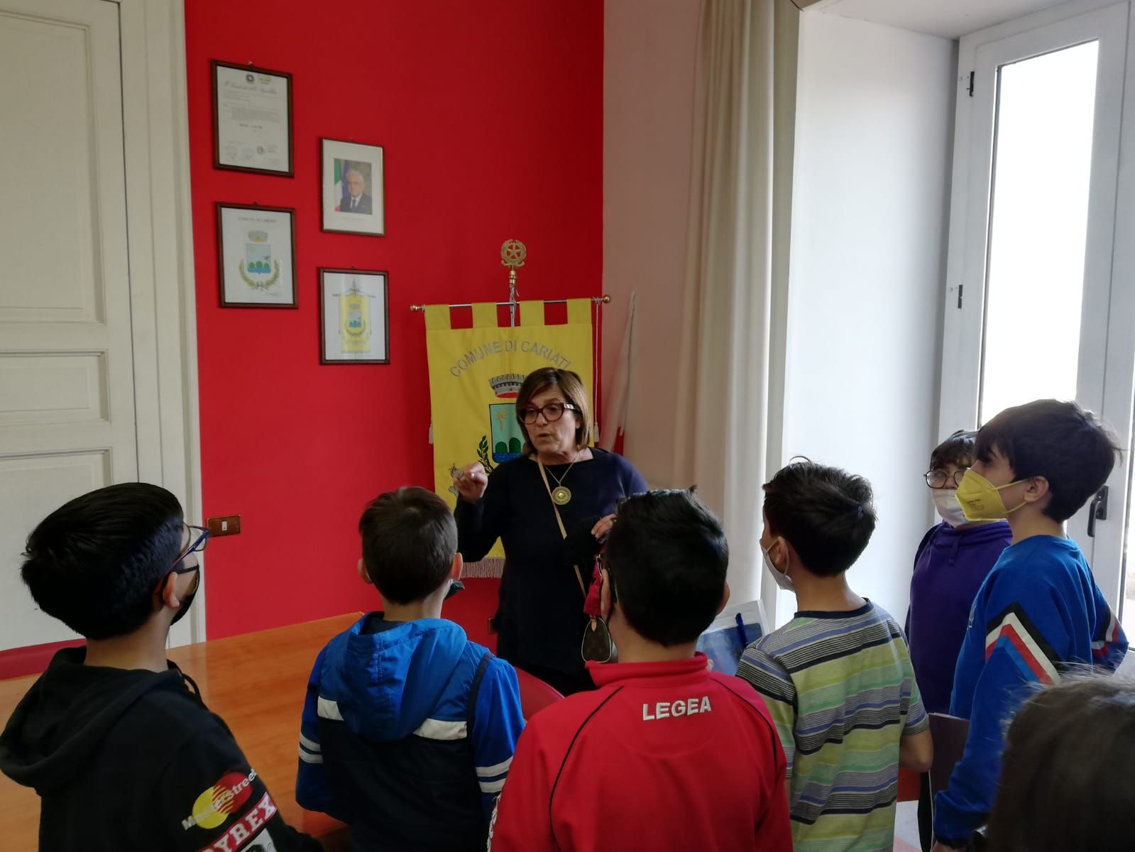 Cariati, Greco accoglie gli studenti al Municipio: «Ruolo della scuola fondamentale per la crescita»