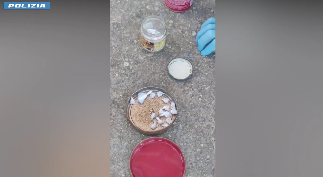 Castrovillari, blitz contro lo spaccio di droga. Sequestrati 60 grammi di eroina e cocaina – VIDEO