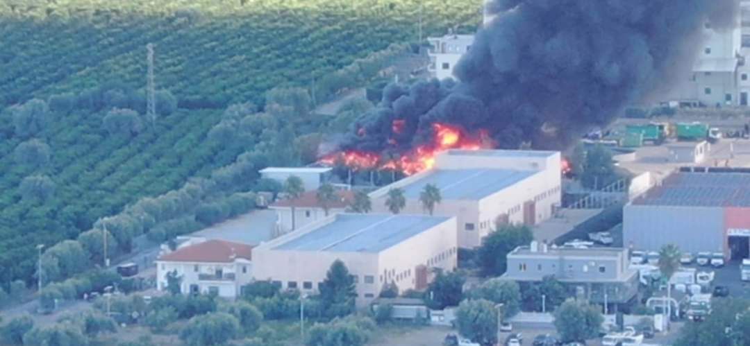 Incendio nella ditta di Ecoross di Rossano «Non bruciano rifiuti pericolosi»