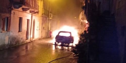 incendio auto montalto cosenza
