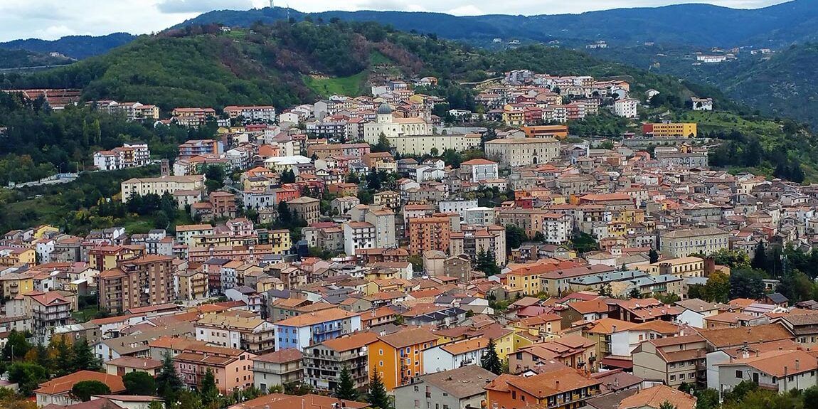 Acri resta in zona rossa per un’altra settimana