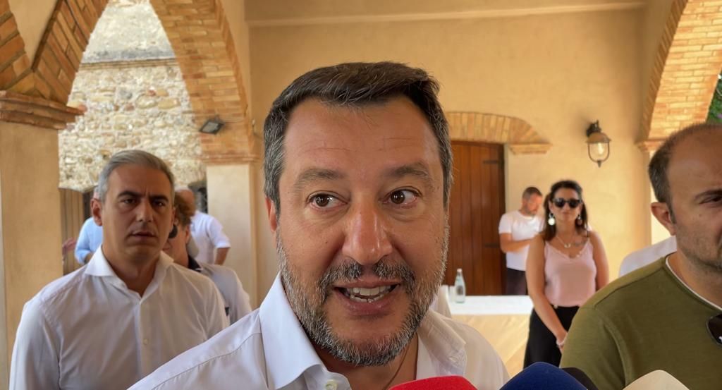 Salvini a Corigliano Rossano: «Mandato pieno a Draghi sul caro bolletta»