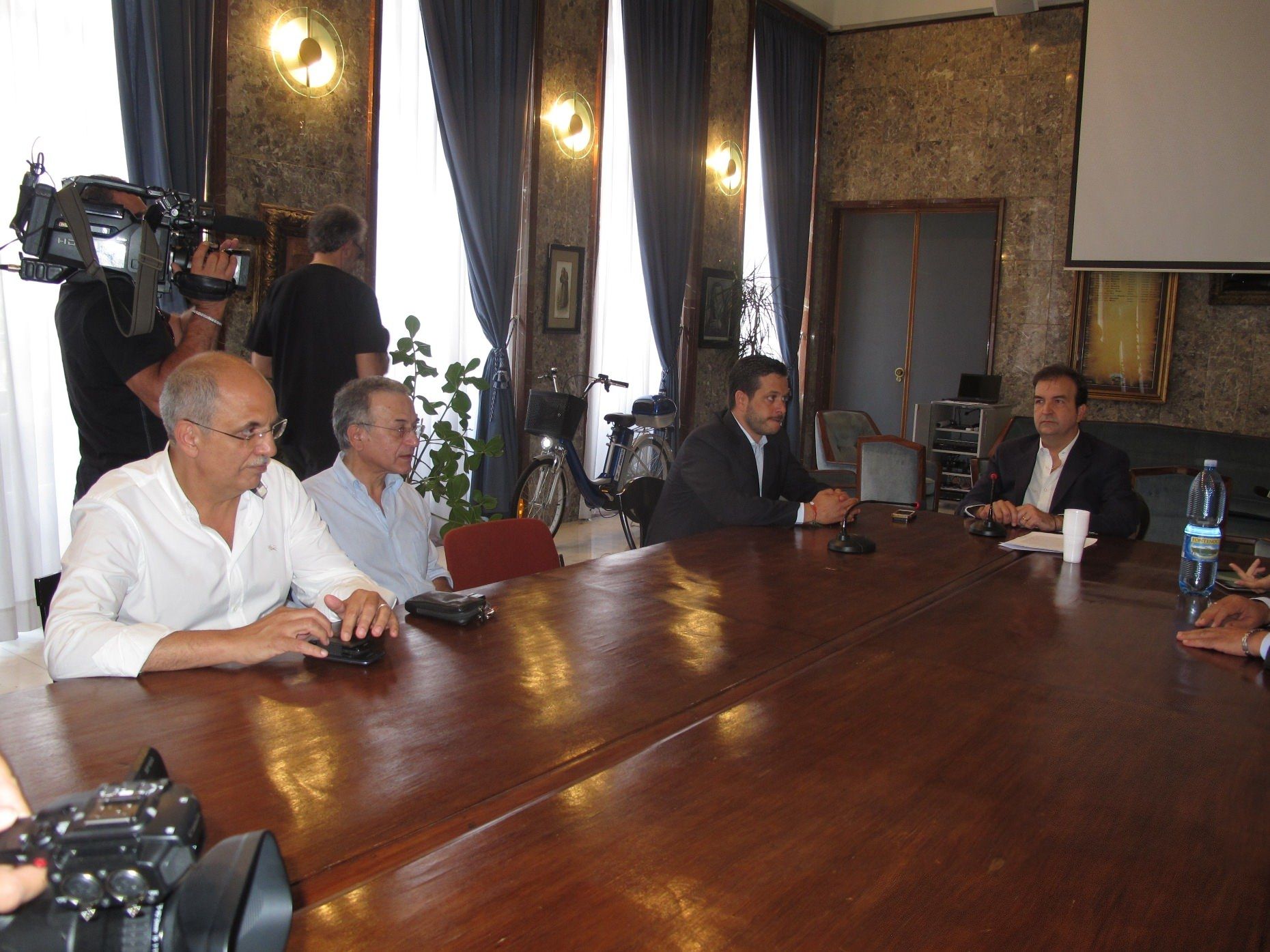 Il sindaco di Cosenza assume sette medici