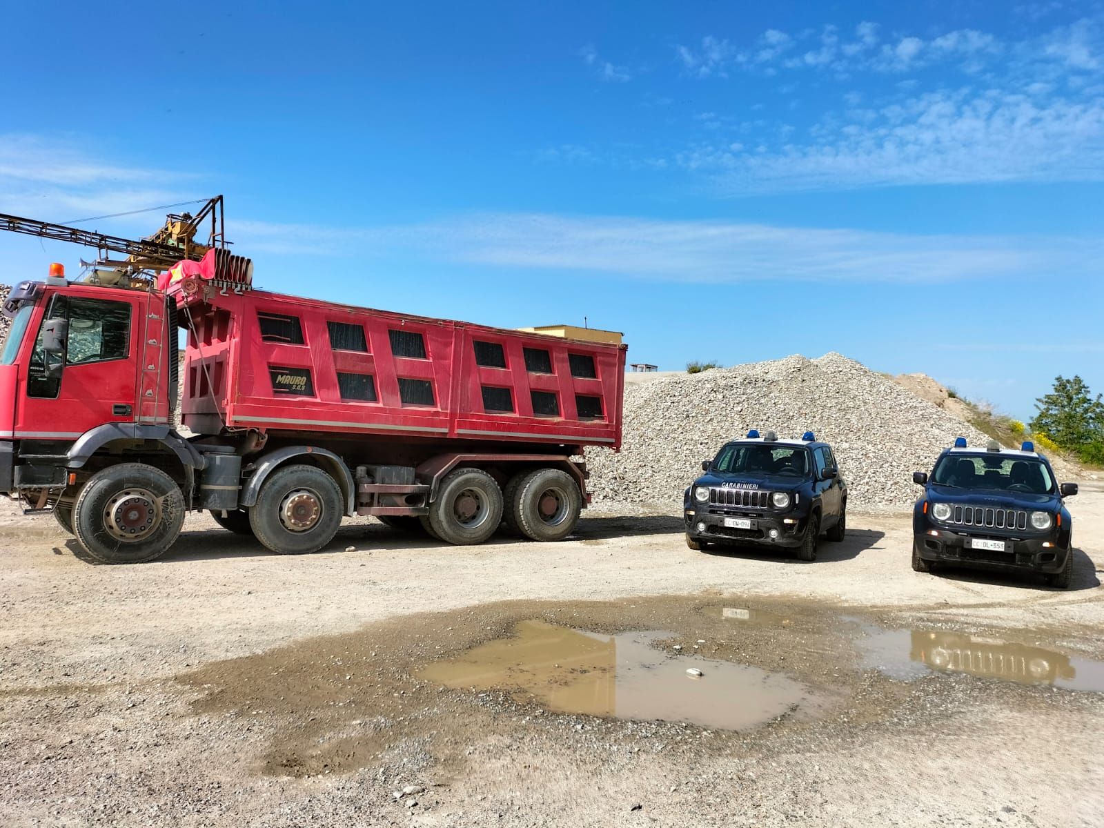 Furto di inerti nel fiume Neto, arrestato pensionato