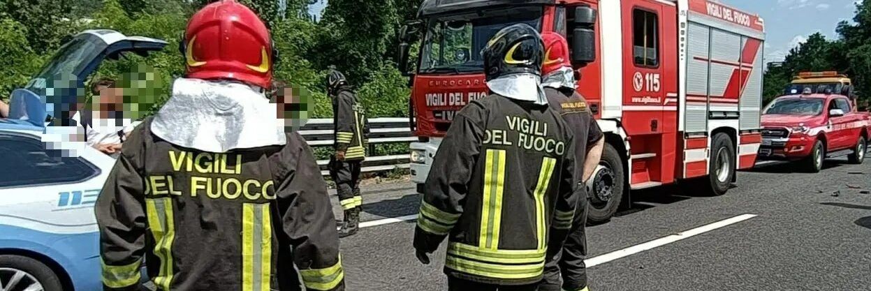 Scuolabus finisce fuori strada a Pontremoli. Gravi due studenti e l’autista