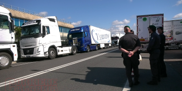 Protesta autotrasportatori, il fermo può continuare. Da Lamezia: «Pronti anche a un corteo su Roma» – VIDEO