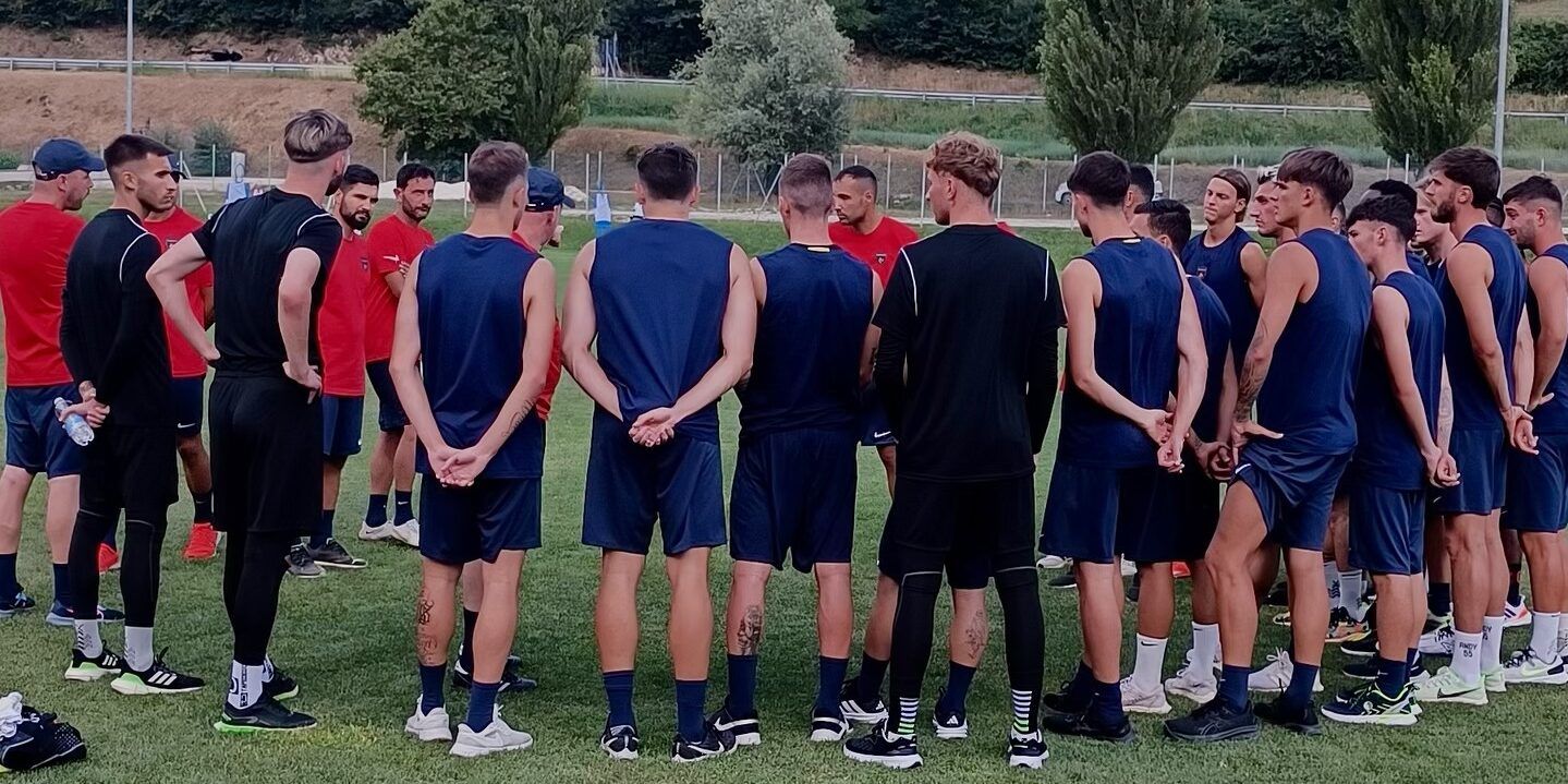 Il Cosenza calcio e la “nuova penalizzazione” fai-da-te: ritiro il 16, ma chi allena?