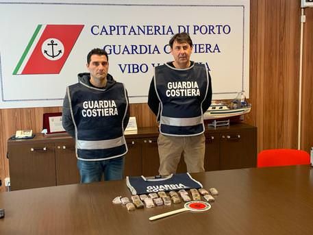 Pizzo, trovato un chilo di hashish sulla spiaggia