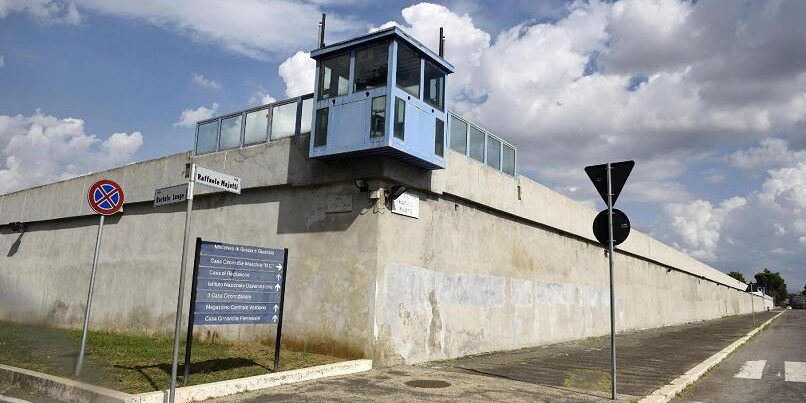 Si sente male in carcere e «resta per ore senza assistenza». La denuncia della figlia