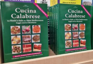Nuova edizione per “Cucina Calabrese”: il libro su ricette, prodotti tipici, radici culturali