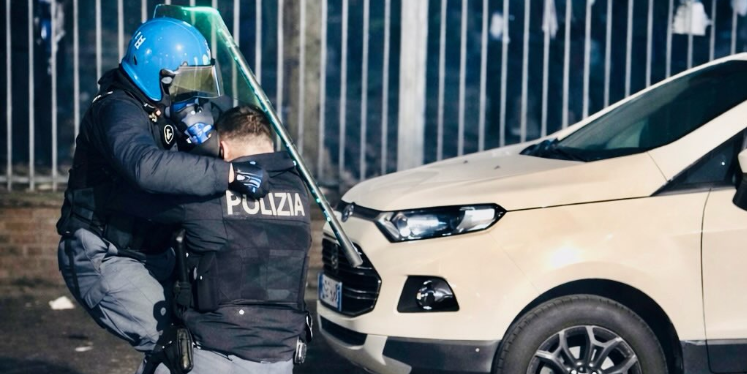 Agente aggredito a Torino, Occhiuto: «Onore a chi indossa la divisa e paga un prezzo altissimo»