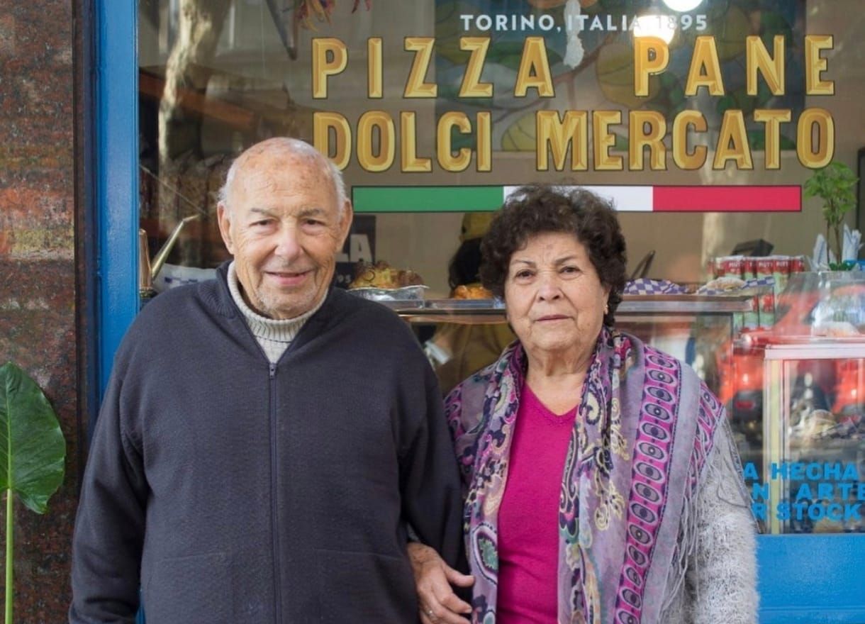 Le lettere d’amore in Calabria e una pizzeria a Buenos Aires. La storia di Tina e Michele che ha conquistato l’Argentina