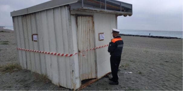 Amantea, occupazioni abusive sul demanio marittimo: cinque denunciati