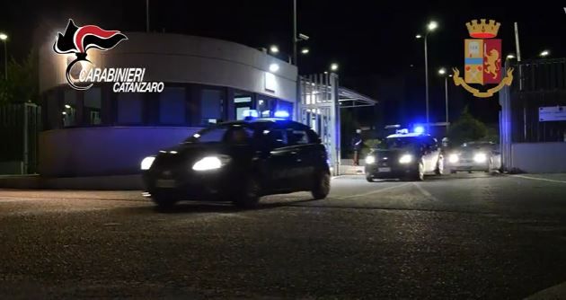 Droga ed estorsioni, retata a Catanzaro: 31 arresti – VIDEO
