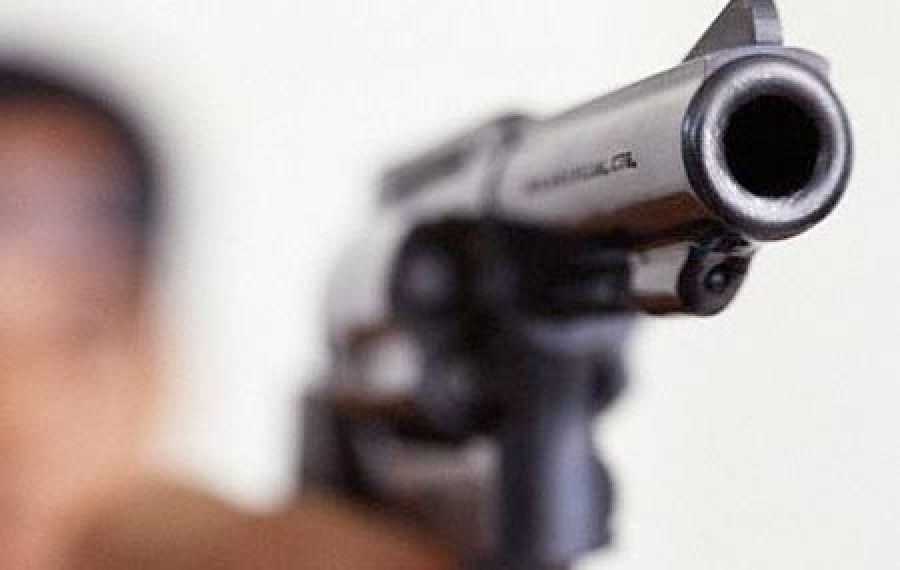 Spara al nipote per futili motivi, arrestato