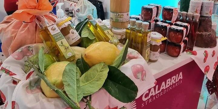 Giro d’Italia, stand dei piatti della riviera dei cedri