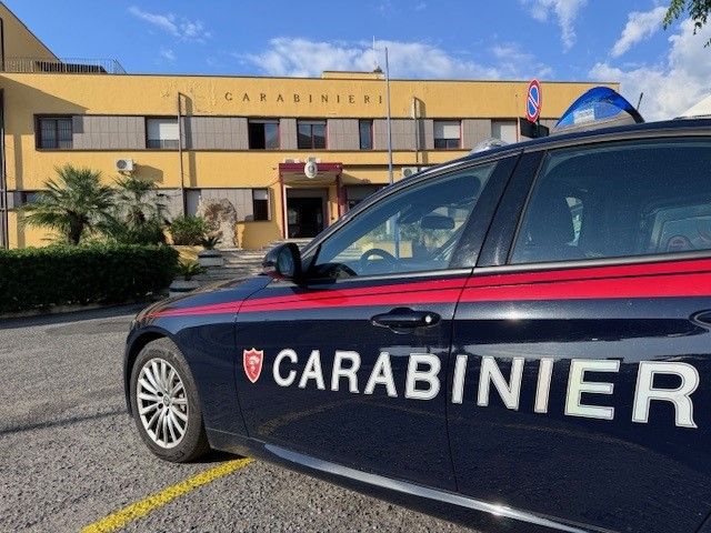 Danno fuoco a due auto per un regolamento di conti: due arresti a Catanzaro