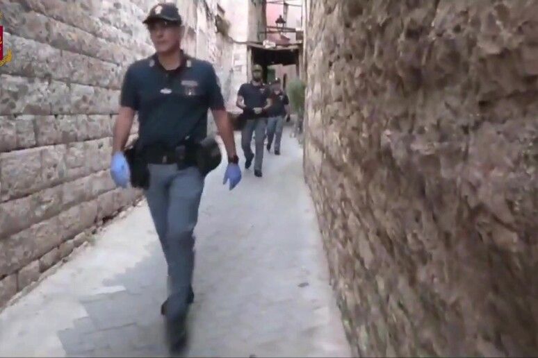 Gang giovanili, maxioperazione con decine di arresti