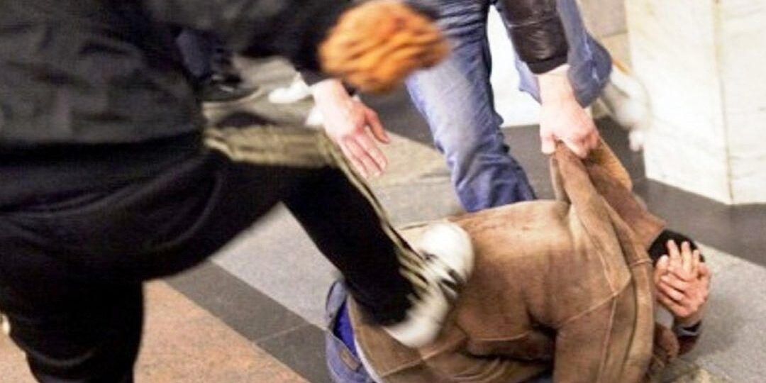 Rapina e pestaggi, ai domiciliari il “branco” di Catanzaro – NOMI