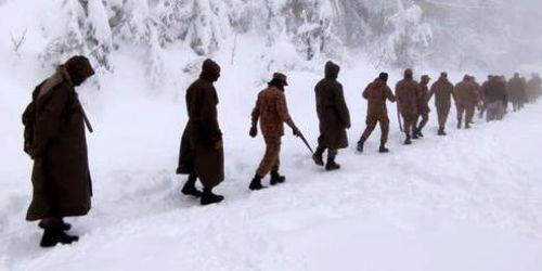 Bufere di neve in Pakistan: 44 le vittime, molti bambini