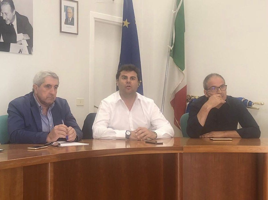 Mendicino, riparata la rottura idrica, il sindaco: «Fatto un lavoro in sinergia straordinario»