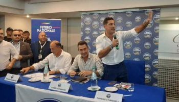 Futuro Nazionale, Vannacci in Calabria detta la linea: «Stop all’immigrazione e massimo impegno contro la ‘ndrangheta»