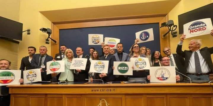 Europee, 17 simboli nella lista di Cateno De Luca