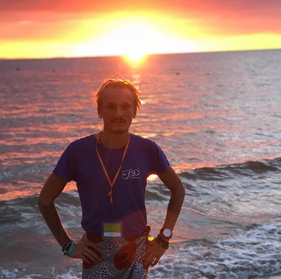 Mistero sulla morte di un 24enne trovato nella piscina di un resort in Madagascar