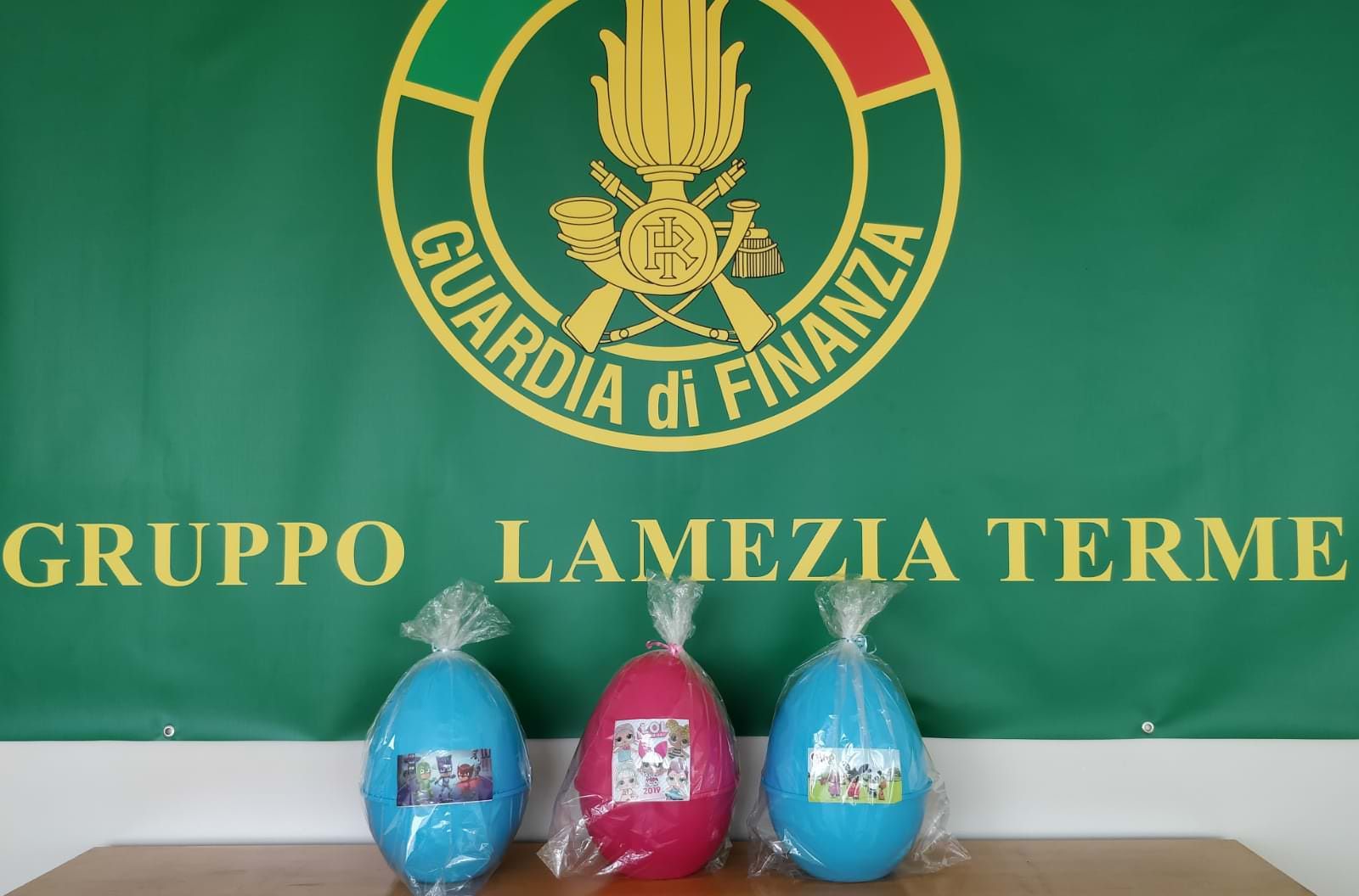 Contraffatte anche le uova pasquali, denunciato un cinese