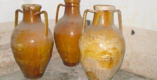 Tentano di rubare tre giare antiche, arrestati