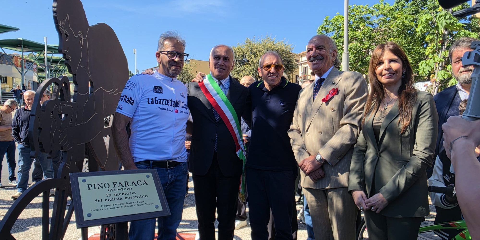 Cosenza ricorda Pino Faraca: inaugurata una scultura nel Parco del Benessere