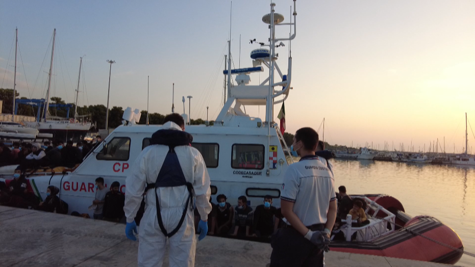 Roccella Jonica, continua l’arrivo di migranti: soccorse altre 37 persone