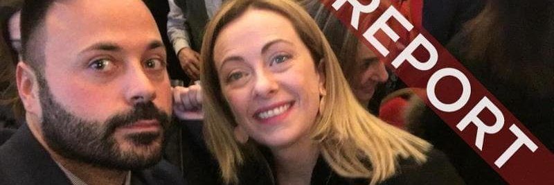 La foto di Meloni con Amico e la replica della premier