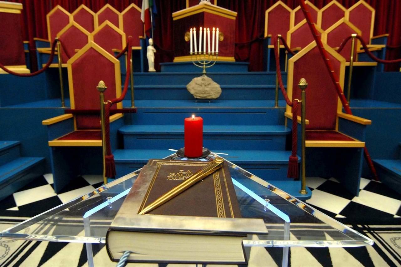 Massoneria deviata e ‘ndrangheta, i poteri forti raccontati da un ex pm e un ex gran maestro