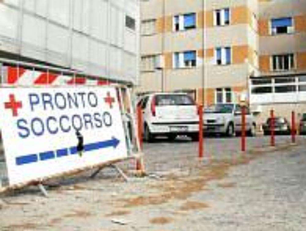 Blocco dei ricoveri, sit-in all'ospedale di Polistena