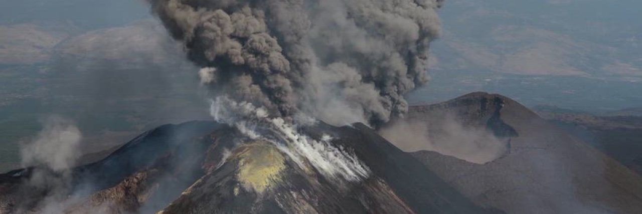 Etna, si apre una nuova bocca eruttiva nella Valle del Bove
