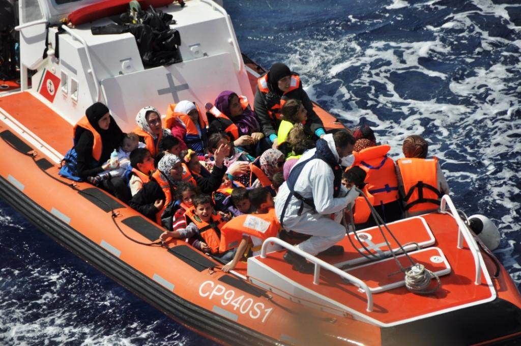 Sbarco a Vibo: arrivano più di 800 migranti, 20 donne incinte