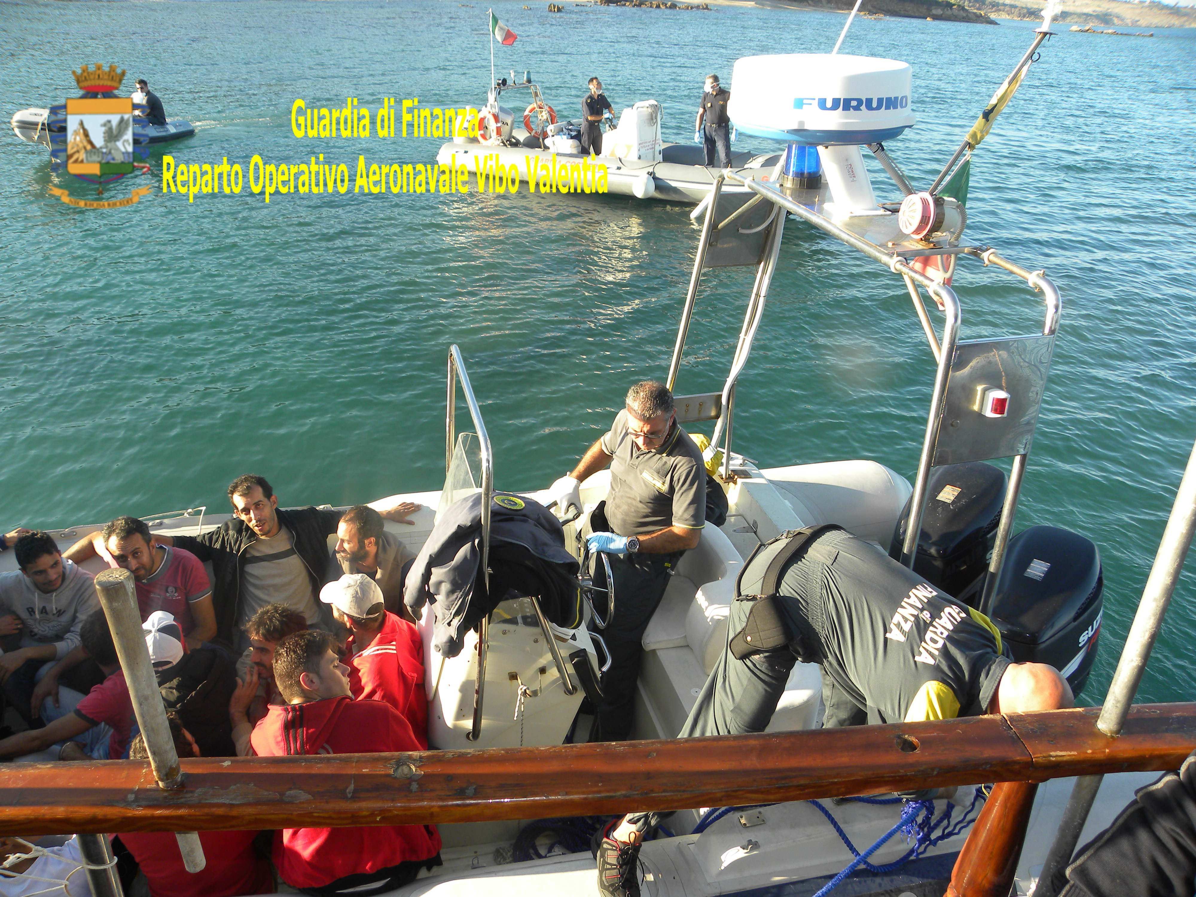 Scafista si finge sordomuto per sfuggire all'arresto