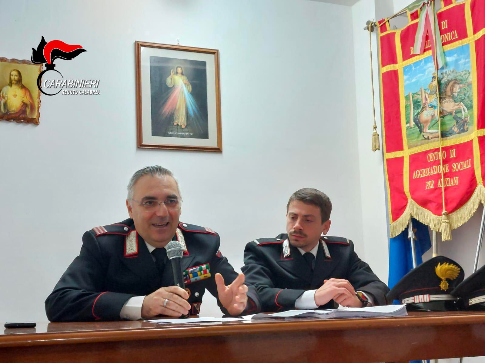 Consigli anti-truffa, a Roccella Jonica i carabinieri incontrano gli anziani