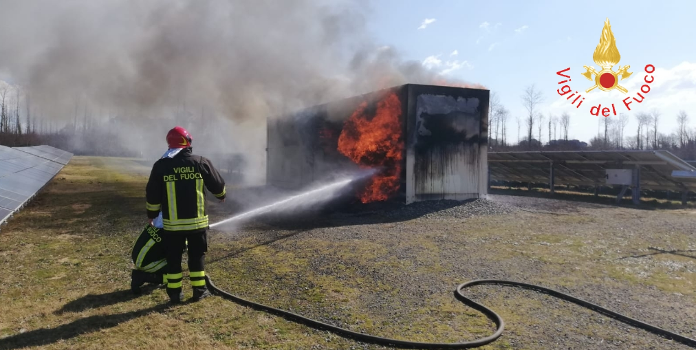 Girifalco, cabina elettrica distrutta da un incendio