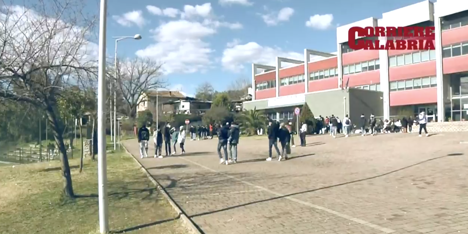 Molestie al liceo, il professore è indagato. Altra denuncia da un’ex studentessa