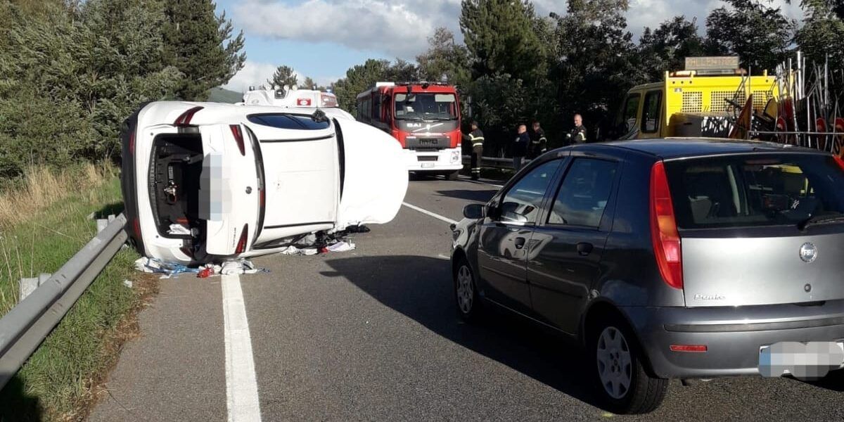 San Giovanni in Fiore, scontro tra due auto e un mezzo Anas: un ferito