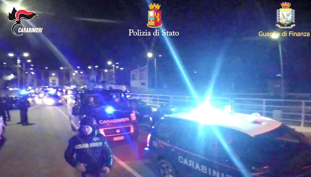 JONNY | Aggredite 3 troupe televisive a Isola