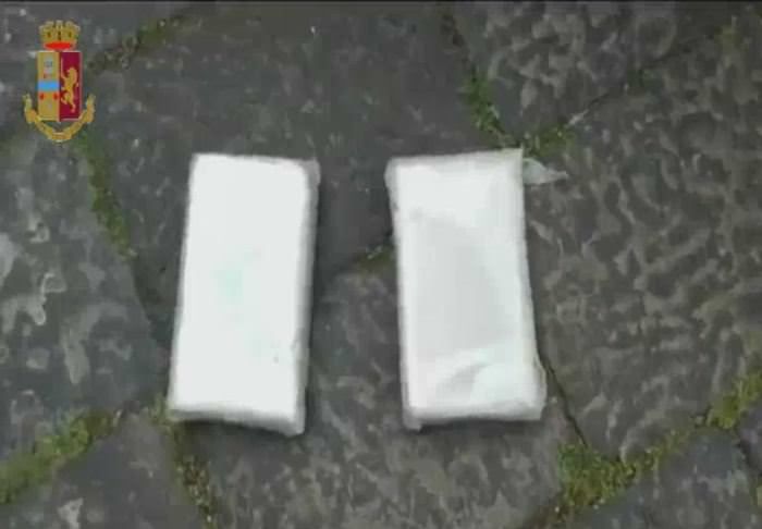 Dalla Locride a Catania con 2 kg di cocaina