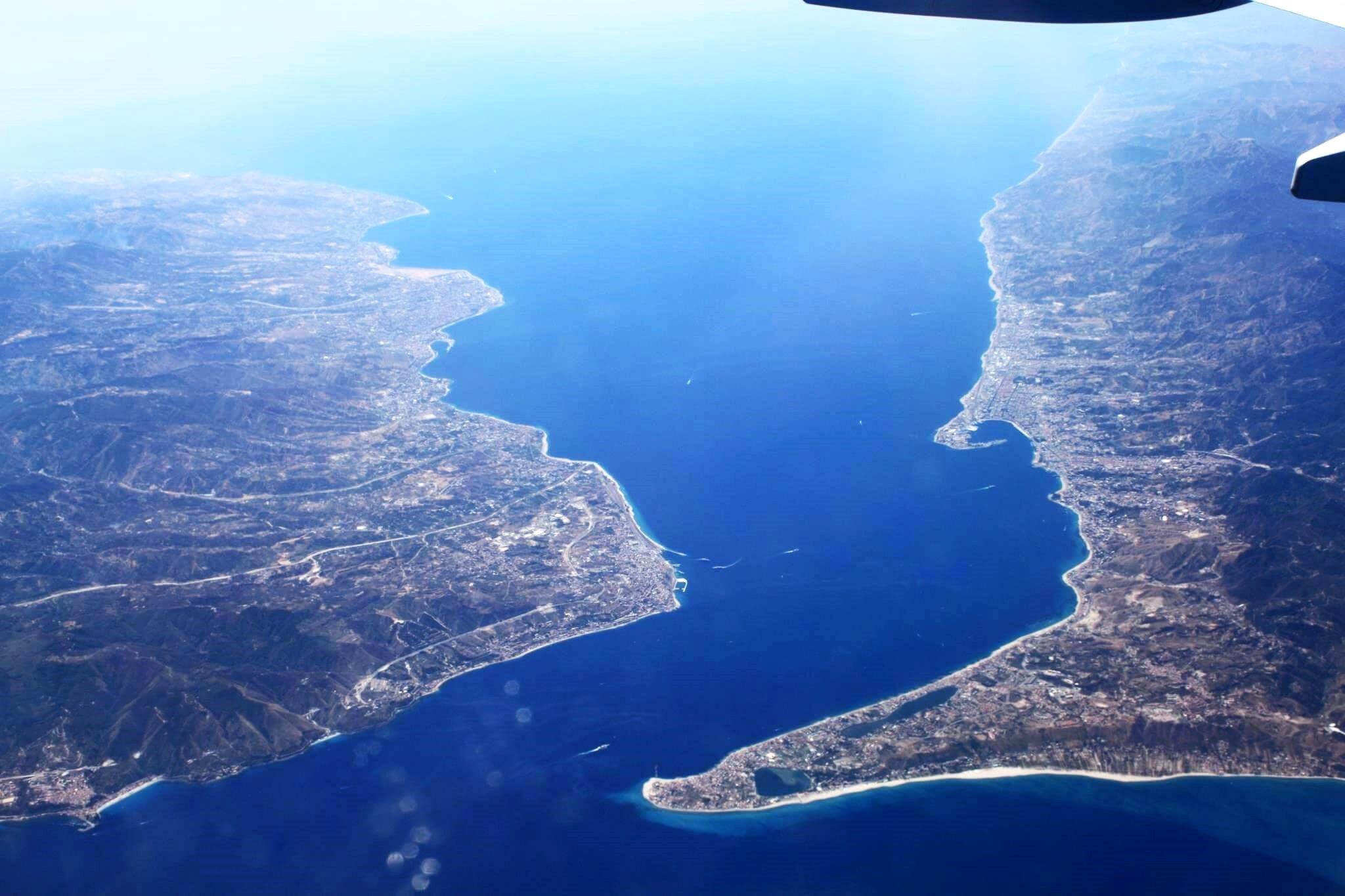 «Un sistema di faglie sta allontanando la Calabria dalla Sicilia»