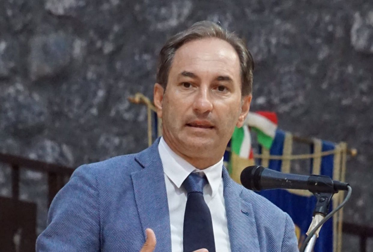 Soldi ai privati per i tamponi, Di Natale: «Tutto a discapito della sanità pubblica»