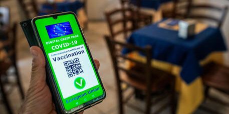 Covid 19, l’obiettivo del governo è l’80% di vaccinati entro fine settembre. A ottobre Green pass esteso